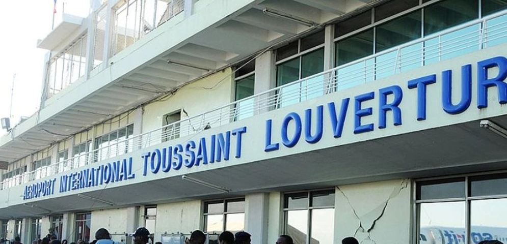 Operaciones comerciales en el aeropuerto Toussaint Louverture de Haití  siguen paralizadas